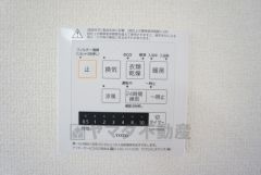 浴室乾燥機付きなので、雨の日も気にせず洗濯物が干せます。