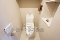 ウォシュレット、暖房便座、節電・節水機能など、使い勝手のよい高機能トイレです。