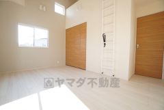 家具を選ばないナチュラルなフローリングとシンプルなクロスです＾＾