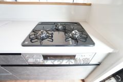 3種類の料理が同時に調理できる、3口ガスコンロ。忙しい夕食の支度時間が短縮できて効率よくお料理が楽しめます＾＾