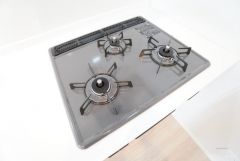 複数の調理を一度に行うことができる3口コンロ。効率よくお料理が出来ます。毎日のお料理も楽しくなりますね＾＾
