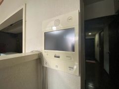 防犯性、セキュリティ対策に安心できるテレビモニター付きインターフォンです。セールスマン対策にもなり安心できます。