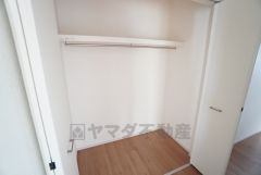 洋室にはハンガーパイプ付きのクローゼットあり＾＾