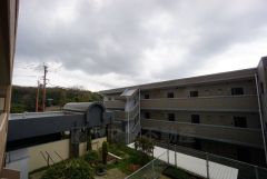 しっかりと日光が差し込む、南面バルコニーです＾＾前立てがないので、通気性にも期待できそうですよ。