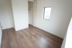 温かい光の差し込むゆとりのある居室をぜひ現地にてご確認くださいませ。