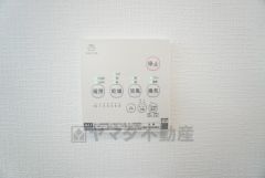 浴室暖房乾燥機には、暖房、乾燥、涼風、換気の4つの機能が付いています。タイマー付きです。換気・雨の日の洗濯も安心です＾＾