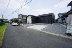 前面道路含む現地写真。