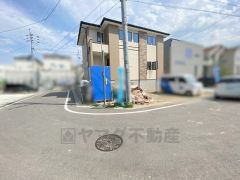 角地なので、開放感が得られます。 また、日差しが入りやすく、家の奥まで明るくなるのが嬉しいポイントです。 