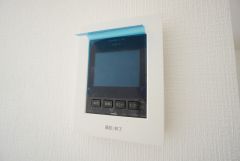 防犯はもちろん、セールスマン対策にもなるモニター付きインターホンです。お子さん1人での留守番時にも活躍しそうです。