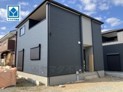 西鉄天神大牟田線「端間」駅まで徒歩9分＾＾小郡鳥栖南スマートIC（車5分/2.5ｋｍ）＾＾フレスポ鳥栖（車8分/3.7ｋｍ）＾＾4LDK。敷地面積約68坪＾＾