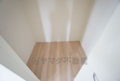 収納力豊富なウォークインクローゼット付き。洋服や小物などを1箇所にまとめて美しい収納を実現します＾＾