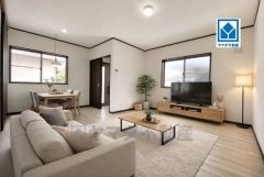 家族が集まる開放的なリビング。思い思いの時間を過ごしたり食事をしたり、素敵な団らんの場になりますね。家具はCGによるイメージ。