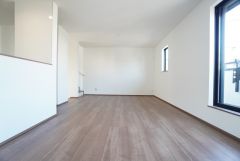 2階リビングはバルコニーに面しており、陽当たりが良く明るい空間＾＾プライバシー確保にもなります＾＾