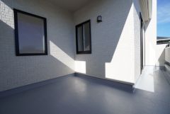 バルコニーは日当たり良好です。お洗濯物も気持ちよく干せそうです。日光浴をしたり、星を眺めたりも良いですね^^