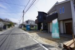 前面道路は北側約5.9ｍの公道に面しています。 駐車も楽々出来そうですね＾＾