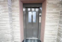 エレベーター完備で、毎日の移動もスムーズ。重い荷物やベビーカーの利用も安心です。買い物帰りなどに、上階でもラクに移動できますね＾＾