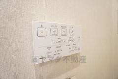 ウォシュレット、暖房便座、節電・節水機能など、使い勝手のよい高機能トイレです。