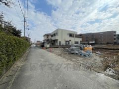 前面道路は北側約4.1ｍの公道に面しています。