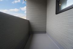 南西向きで陽当たりの良いバルコニーです。 心地よい自然の光や風を感じることができ、ほどよく開放感のある空間＾＾