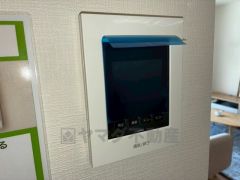 防犯はもちろん、セールスマン対策にもなるモニター付きインターホンです。 来訪者の顔が見えるので安心ですね＾＾