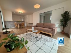 18.5帖。家族が集まる開放的なリビング。思い思いの時間を過ごしたり食事をしたり、素敵な団らんの場になりますね。