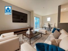 家族が集まる開放的なリビング。思い思いの時間を過ごしたり食事をしたり、素敵な団らんの場になりますね。家具はCGによるイメージ画像です。