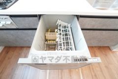 炊事時間を大幅に短縮できる食器洗浄乾燥機付き＾＾食器を洗う手間が減るので家族とのコミュニケーションの時間や自分の時間が増えますね。