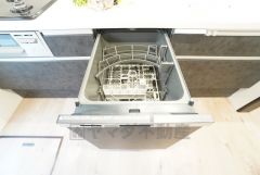 炊事時間を大幅に短縮できる食器洗浄乾燥機付き＾＾食器を洗う手間が減るので家族とのコミュニケーションの時間や自分の時間が増えますね。 