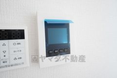 防犯はもちろん、セールスマン対策にもなるモニター付きインターホンです。 来訪者の顔が見えるので安心ですね＾＾