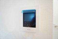防犯性、セキュリティ対策に安心できるテレビモニター付きインターフォンです。セールスマン対策にもなり安心できます。