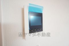 防犯はもちろん、セールスマン対策にもなるモニター付きインターホンです。お子さん1人での留守番時にも活躍しそうです。