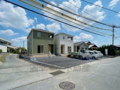 前面道路は南西側約4ｍの公道に面しています。