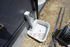 あると便利な外水栓。ガーデニングに、洗車に、泥遊びやペットの散歩の後に。