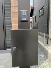 モニター付きインターホンなので来訪者の顔が見えて安心ですね＾＾