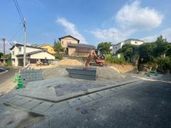 駐車スペースはゆとりある3台分を確保。マイカー用に、お客さま用に、余裕を持ってご利用いただけます。