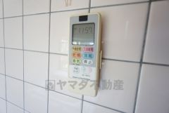 浴室暖房乾燥機には、暖房、乾燥、涼風、換気の4つの機能が付いています。タイマー付きです。換気・雨の日の洗濯も安心です＾＾予備暖房もあり冬の季節には嬉しい機能です＾＾