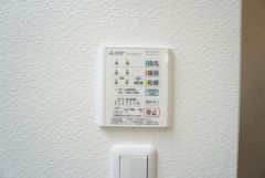 浴室暖房乾燥機付き＾＾梅雨の時期や花粉、PM2.5が酷いときなどの洗濯を干すのに重宝しそうですね＾＾
