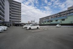 敷地内駐車場有。空き状況はお問い合わせ下さい。