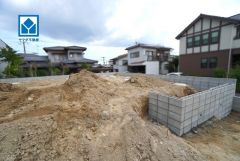 2号棟。都心へのアクセス良好。スーパーやコンビニなども近く周辺環境充実。 快適でゆとりのある生活空間で新生活を始めましょう^^