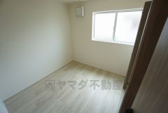 明るい室内は、風通しも良く、大変居心地の良い空間となっております。日当たりがよく、子供部屋としての利用もおすすめ。 