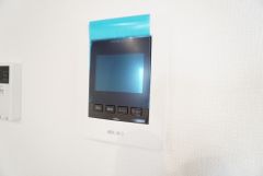 防犯性、セキュリティ対策に安心できるテレビモニター付きインターフォンです。セールスマン対策にもなり安心できます。