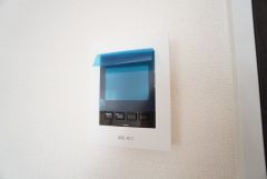 防犯性、セキュリティ対策に安心できるテレビモニター付きインターフォンです。セールスマン対策にもなり安心できます。