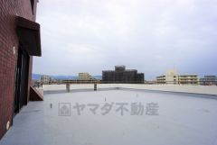 広々とした約120ｍ2のルーフバルコニー。