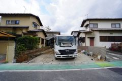 駐車スペースはゆとりある2台分を確保。マイカー用に、お客さま用に、余裕を持ってご利用いただけます＾＾