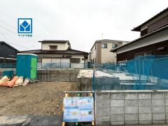 2号棟。 小学校まで徒歩約3分。 カースペース2台確保＾＾ 全居室収納スペース付き＾＾