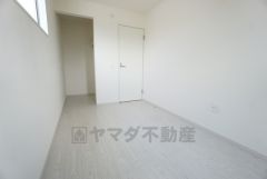 5帖。住む人のこだわりを活かす洋室＾＾ウォークインクローゼットもあり荷物もすっきり片付けられ、ゆとりのある暮らしが出来ます＾＾