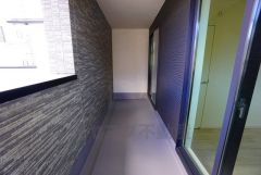 幅広のインナーバルコニーは雨が降っても洗濯物を守りやすく、眩しすぎる日差しも和らげます。日当たりも良好。お洗濯物が良く乾きます。