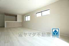 19.1帖。家族が集まる開放的なリビング。思い思いの時間を過ごしたり食事をしたり、素敵な団らんの場になりますね。