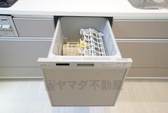 炊事時間を大幅に短縮できる食器洗浄乾燥機付き＾＾食器を洗う手間が減るので家族とのコミュニケーションの時間や自分の時間が増えますね。