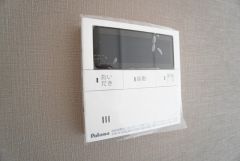 おいだき機能つきなのでお風呂に入る時間が異なるご家庭には嬉しいですね。ボタン一つで快適で便利な生活が＾＾
